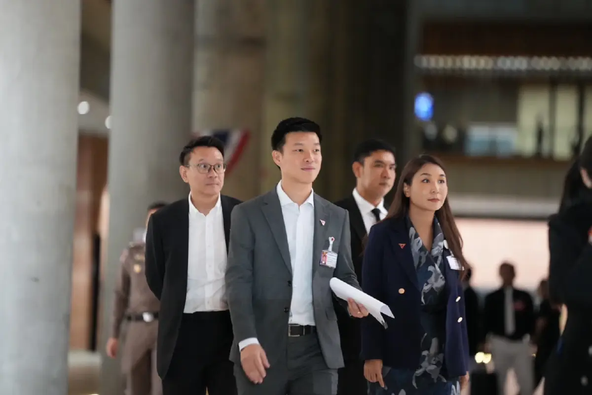 'ณัฐพงษ์' นำทัพ ปชน.แถลง จี้รัฐบาลตั้ง กมธ.สอบเงินกู้ 4 แสนล้าน