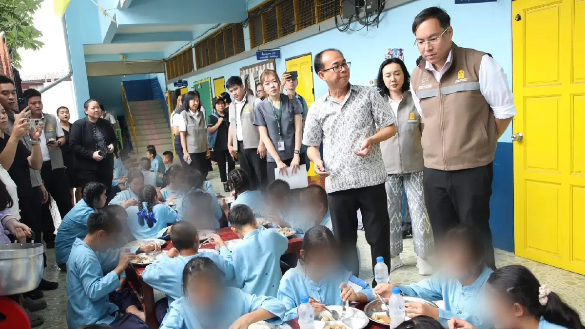 'รมช.ศธ.' สุ่มตรวจคุณภาพอาหารกลางวัน-นมโรงเรียน วัดสวนดอก