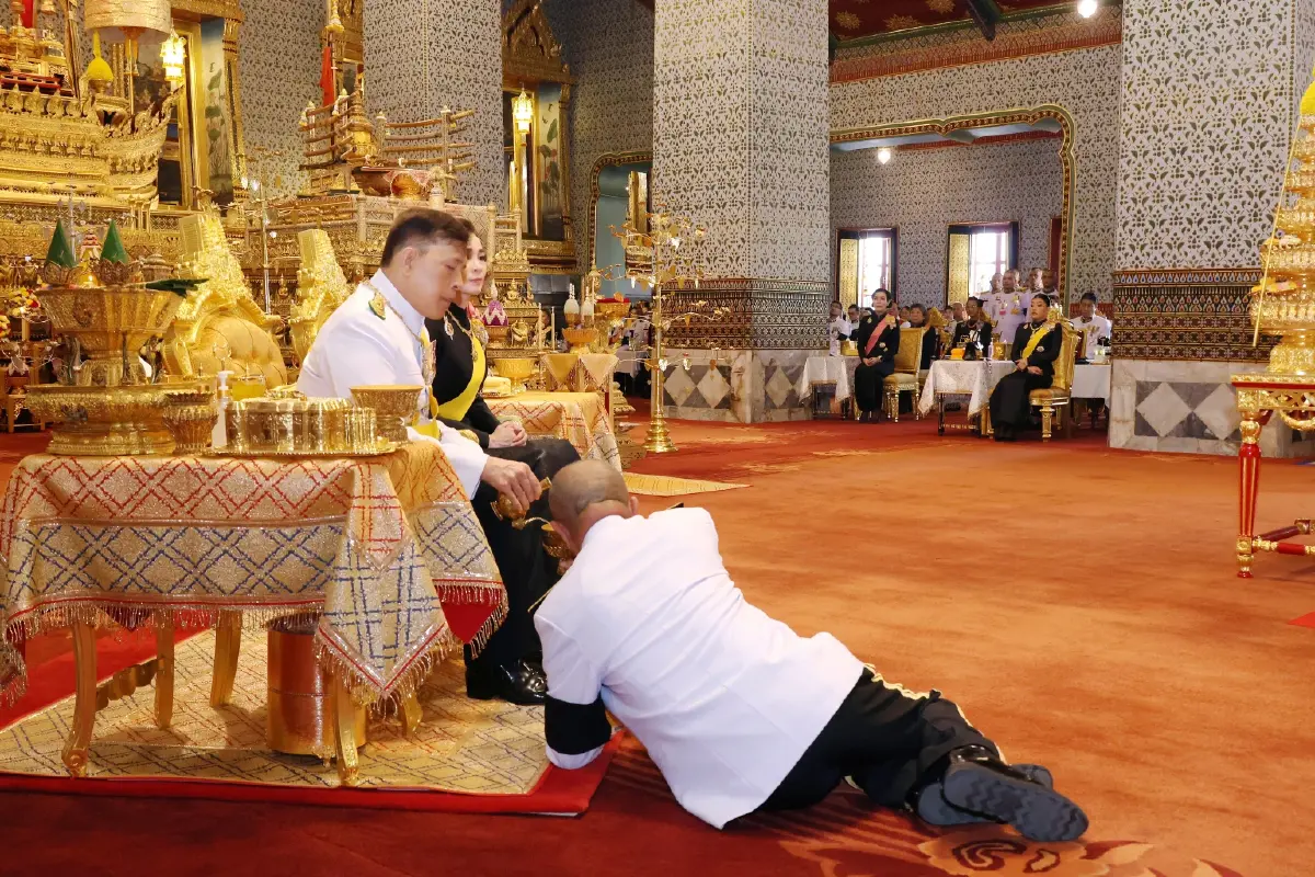 ในหลวง-พระราชินี เสด็จฯ ไปในการพระราชพิธีฉัตรมงคล พุทธศักราช 2569