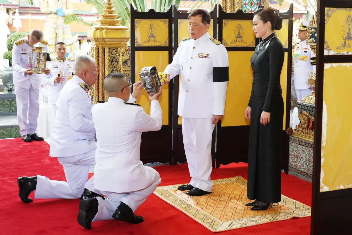 ในหลวง-พระราชินี ทรงบำเพ็ญพระราชกุศลวิสาขบูชา พุทธศักราช 2569