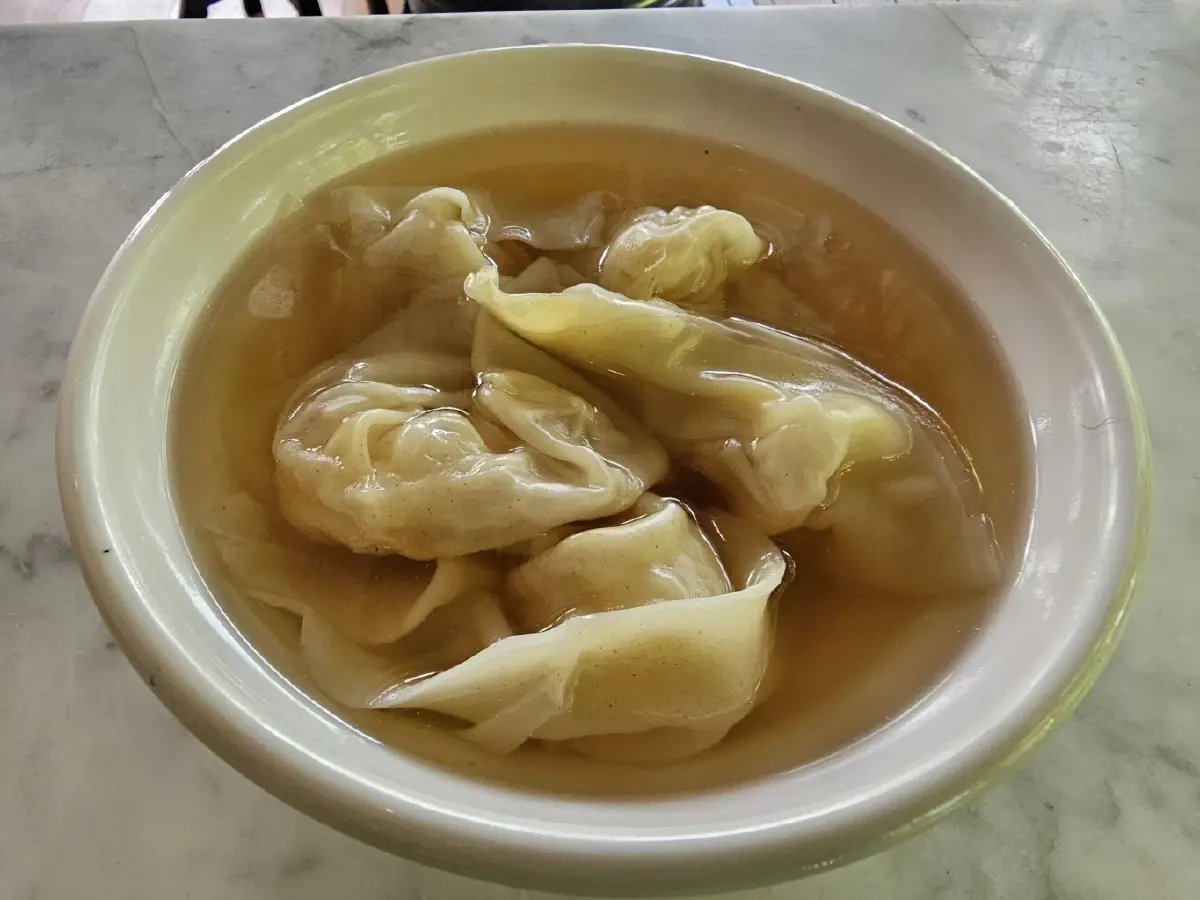 ‘หมูแดง’ นุ่มละมุน ย่างเตาถ่านหอมกรุ่น ณ ‘Roast House & Wok Culture’