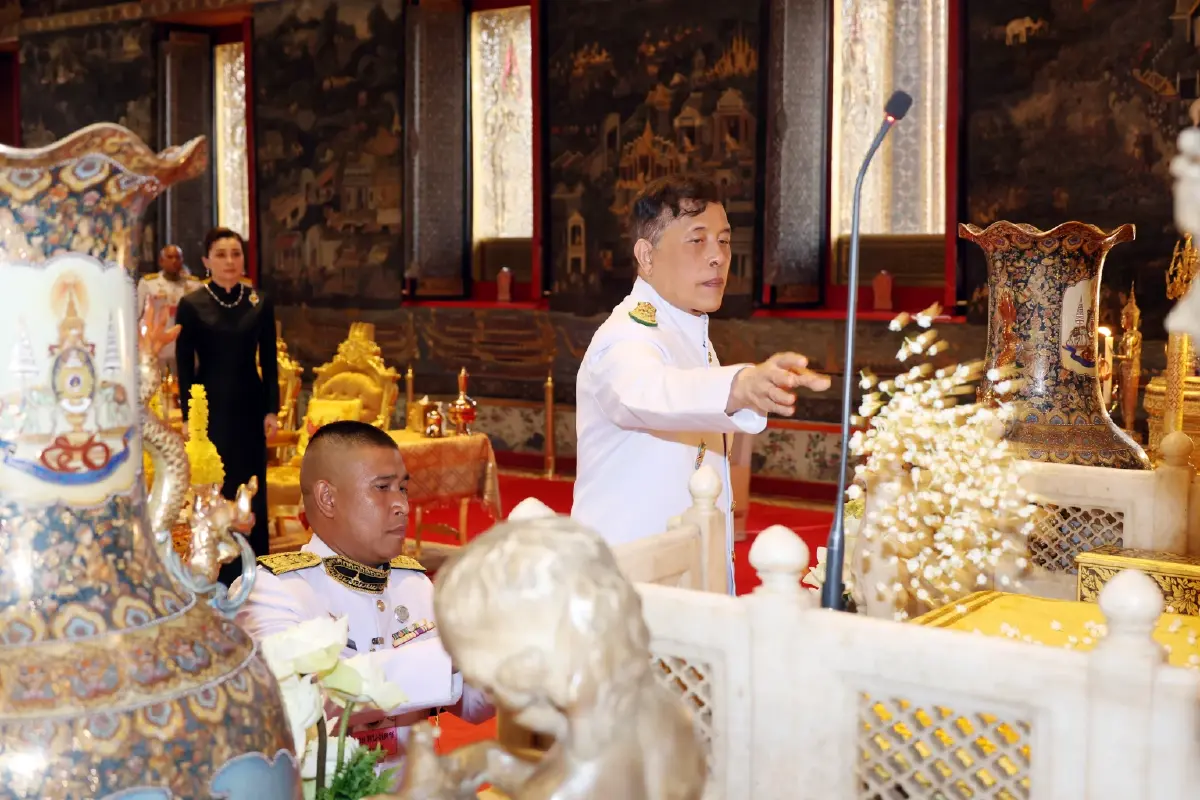 ในหลวง-พระราชินี ทรงบำเพ็ญพระราชกุศลวิสาขบูชา พุทธศักราช 2569