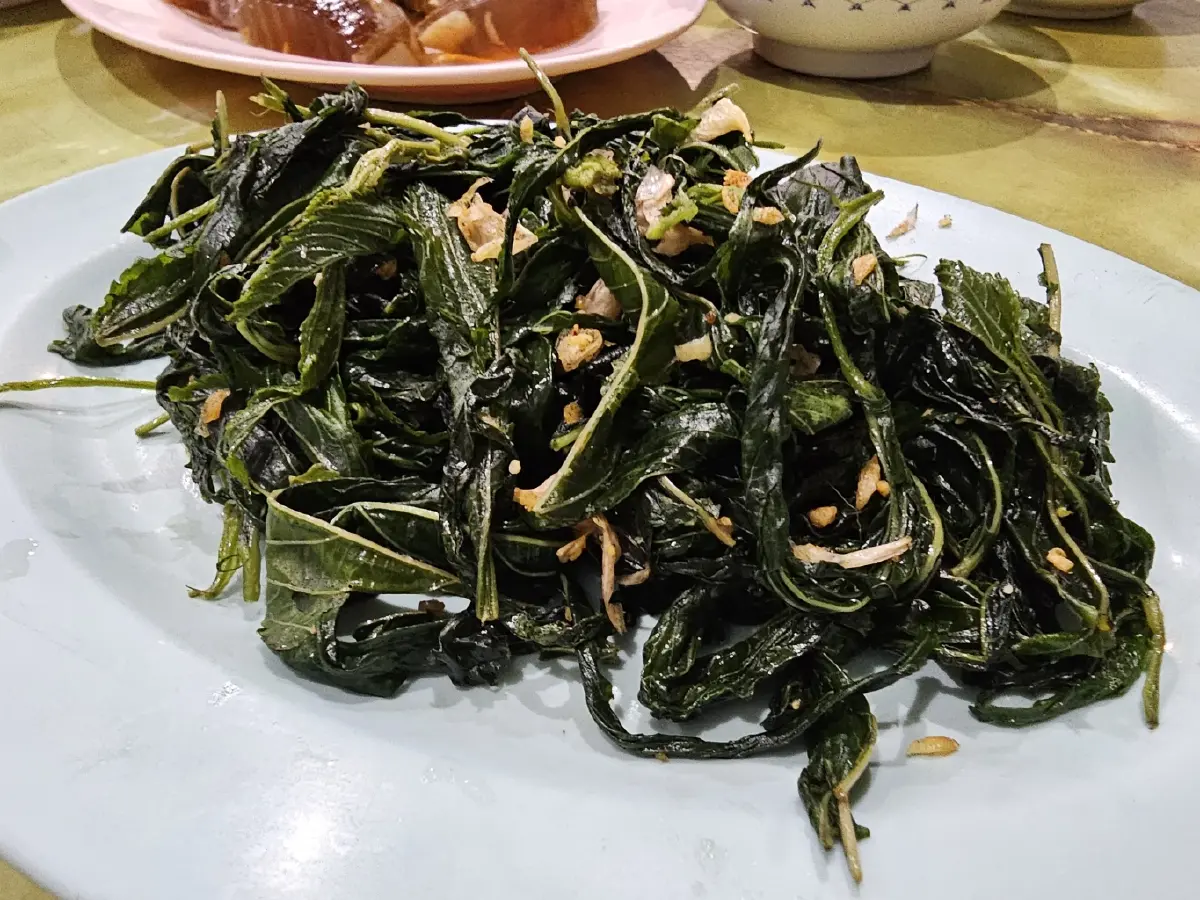 ‘มะระผัดไข่’ รสชาติถูกใจที่ ‘กอชุนฮวด’ ร้านข้าวต้ม มิชลิน 4 ปีซ้อน