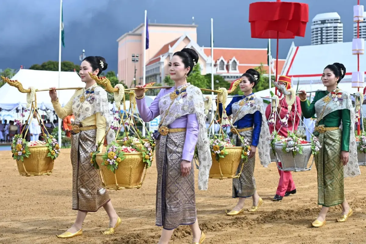 แรกนาปี 69 เสี่ยงทายผ้า 6 คืบน้ำน้อย พระโคกินถั่ว-น้ำ-หญ้า-เหล้า เศรษฐกิจรุ่งเรือง