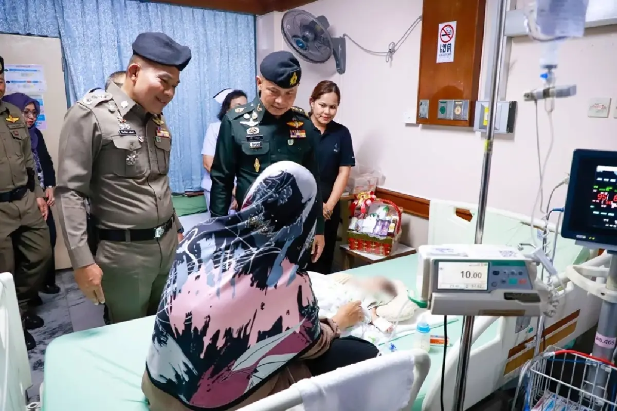มทภ.4 รุดเยี่ยม “ดาบตำรวจ - ลูกน้อยวัย 36 วัน” เหยื่อคนร้ายกราดยิงปัตตานี