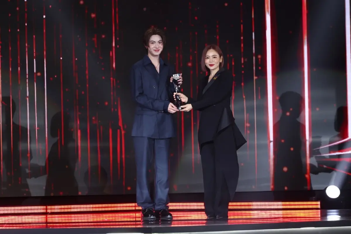 ‘เดอะสโตน’ - ‘สงคราม ส่งด่วน’ กวาดรางวัล ‘คมชัดลึก อวอร์ด’