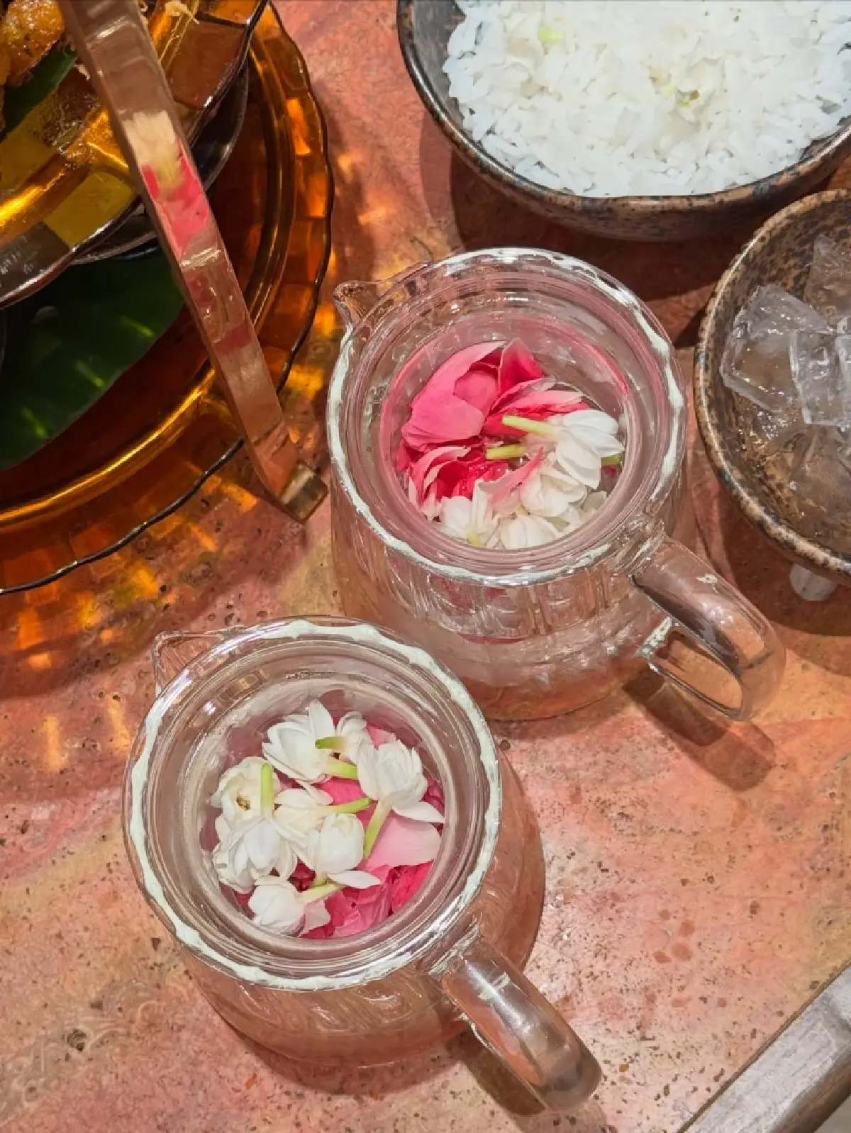 'บุรามาลี' (Bura Marie) อาหารไทยในโรงน้ำชา และ 'ข้าวแช่'