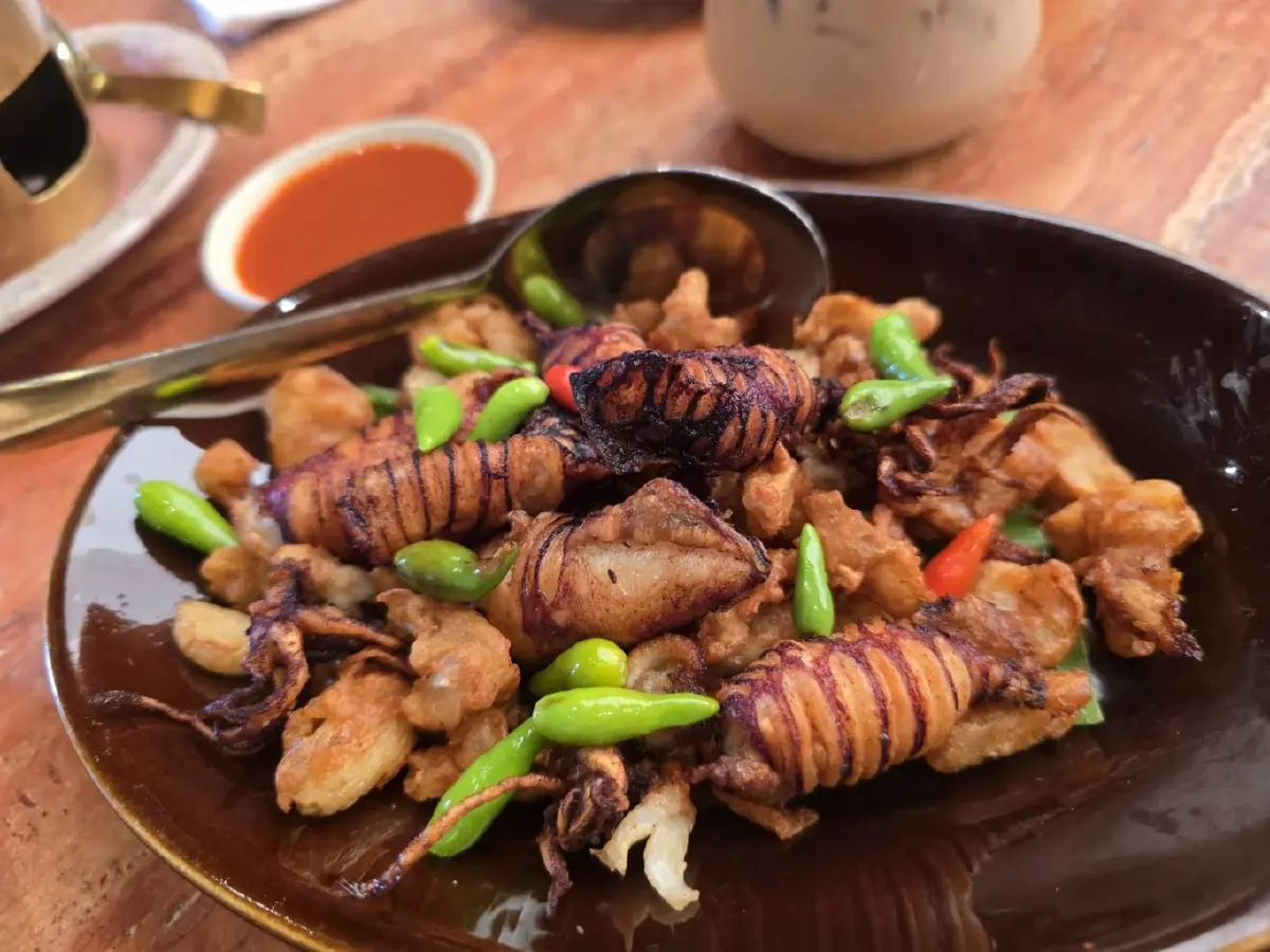 'บุรามาลี' (Bura Marie) อาหารไทยในโรงน้ำชา และ 'ข้าวแช่'