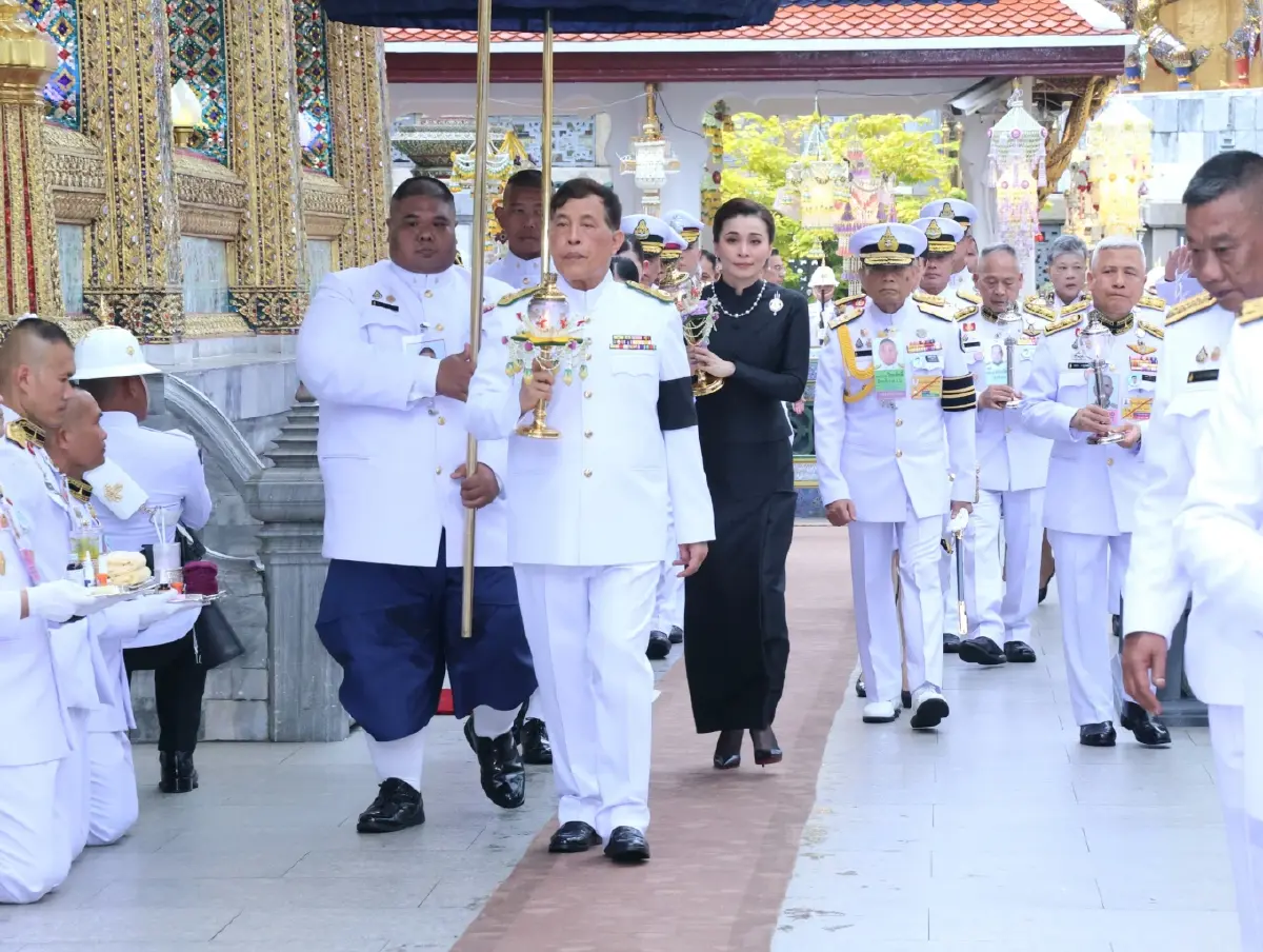 ในหลวง-พระราชินี ทรงบำเพ็ญพระราชกุศลวิสาขบูชา พุทธศักราช 2569