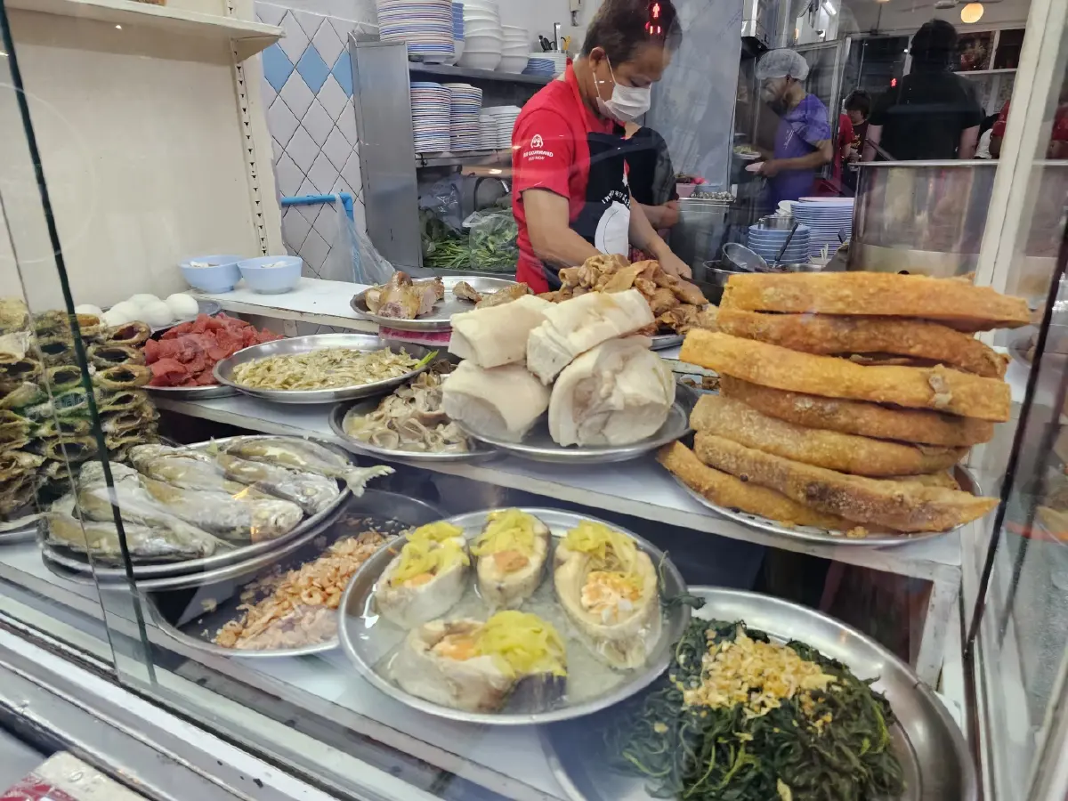 ‘มะระผัดไข่’ รสชาติถูกใจที่ ‘กอชุนฮวด’ ร้านข้าวต้ม มิชลิน 4 ปีซ้อน