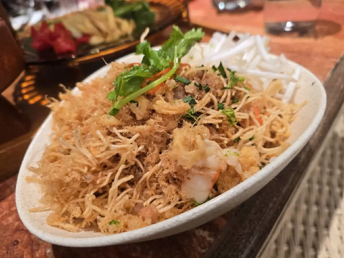 'บุรามาลี' (Bura Marie) อาหารไทยในโรงน้ำชา และ 'ข้าวแช่'