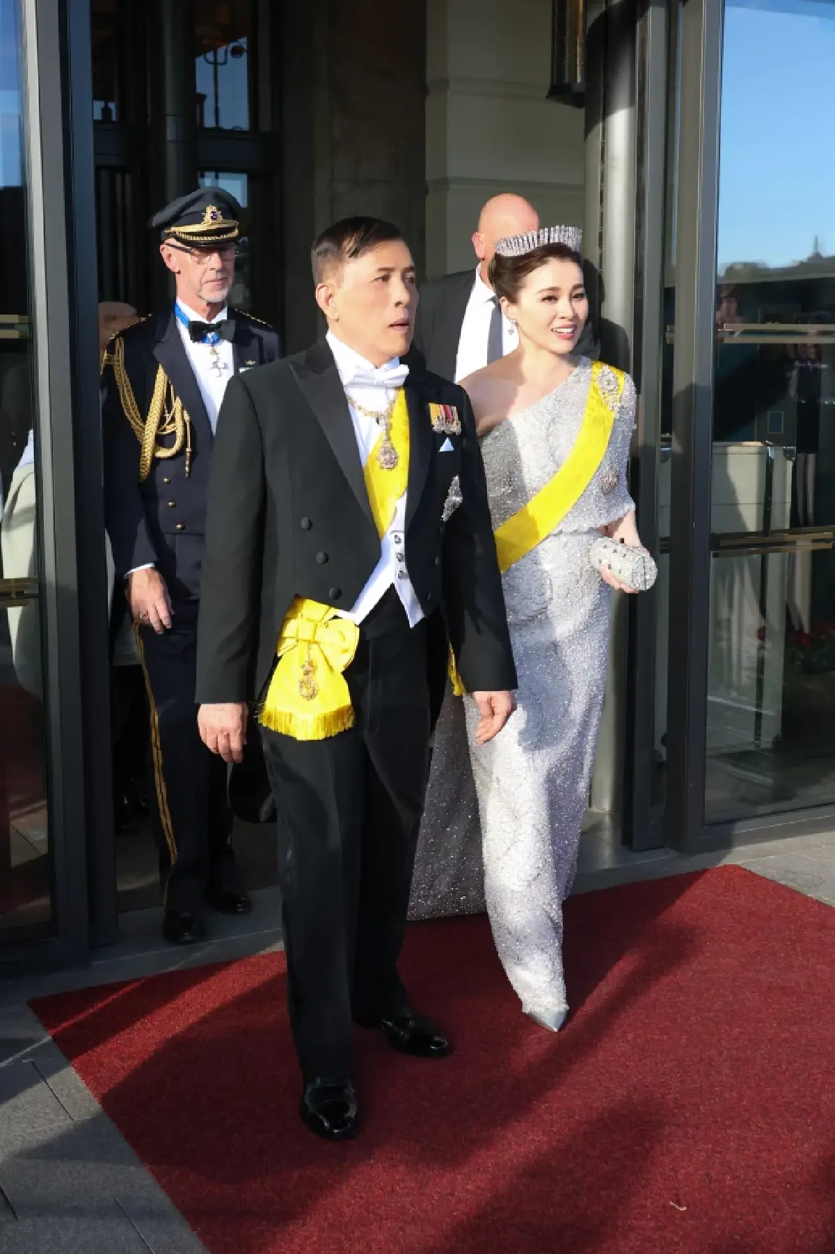 พระเจ้าอยู่หัว-พระราชินี ทรงร่วมงานถวายพระกระยาหารค่ำ ในพระราชพิธี 80 พรรษา พระราชาธิบดีคาร์ลที่ 16 กุสตาฟแห่งสวีเดน