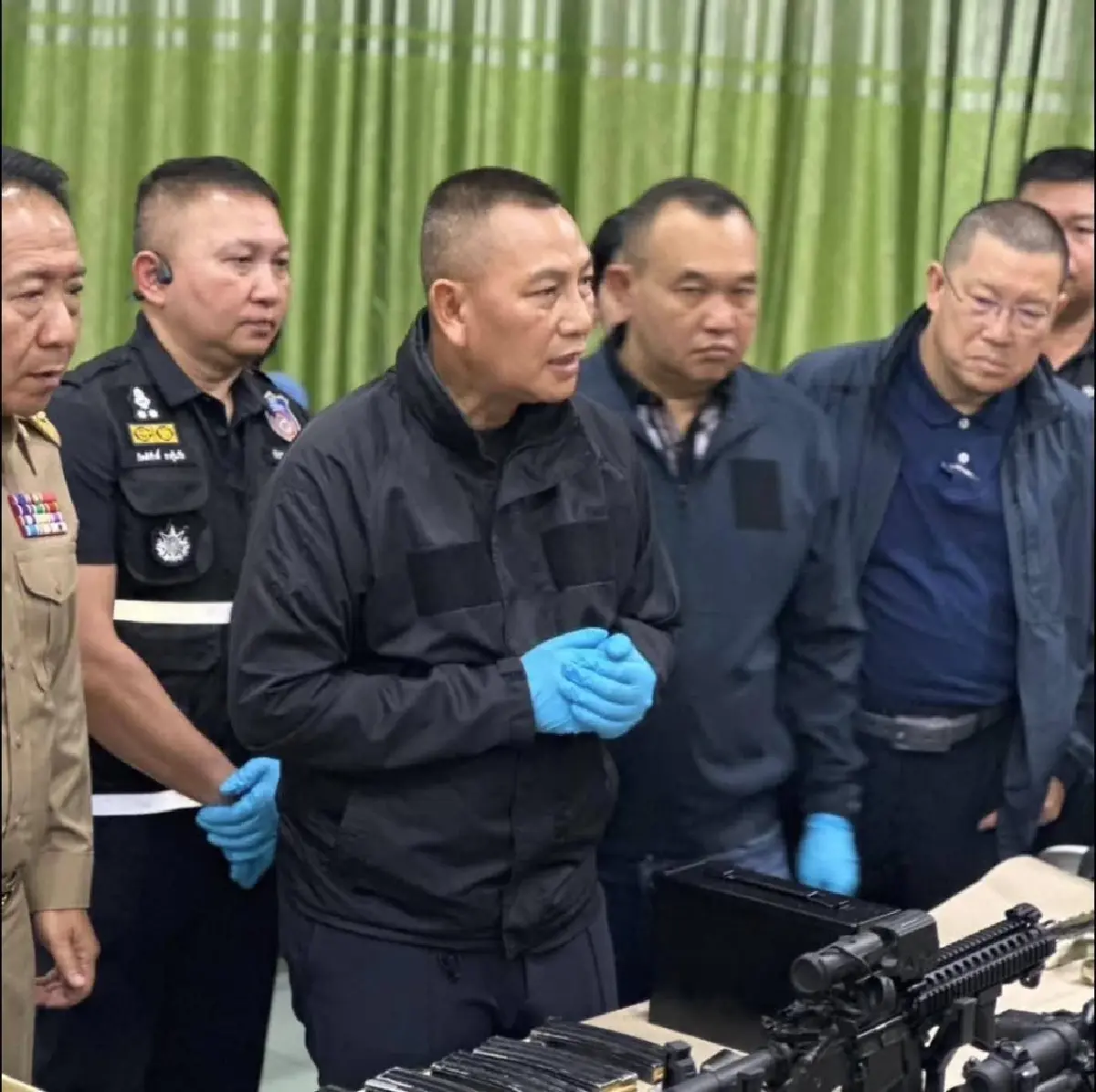 ผบ.ตร. สั่งเร่งขยายผล 'ชายจีน' ซุกอาวุธสงคราม พบคลิปฝึกยิงกับหน่วยรบพิเศษกัมพูชา
