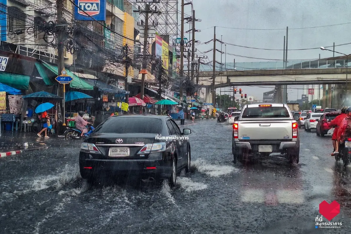 ฝนตกหนักสมุทรปราการ น้ำท่วมถนนเทพารักษ์ อุตุฯ เตือนฝนแช่ยาว กทม.
