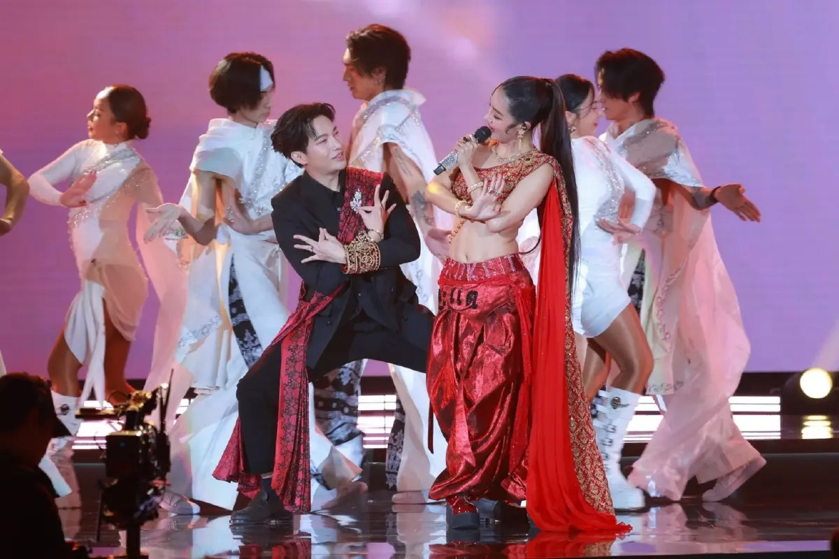 ‘เดอะสโตน’ - ‘สงคราม ส่งด่วน’ กวาดรางวัล ‘คมชัดลึก อวอร์ด’