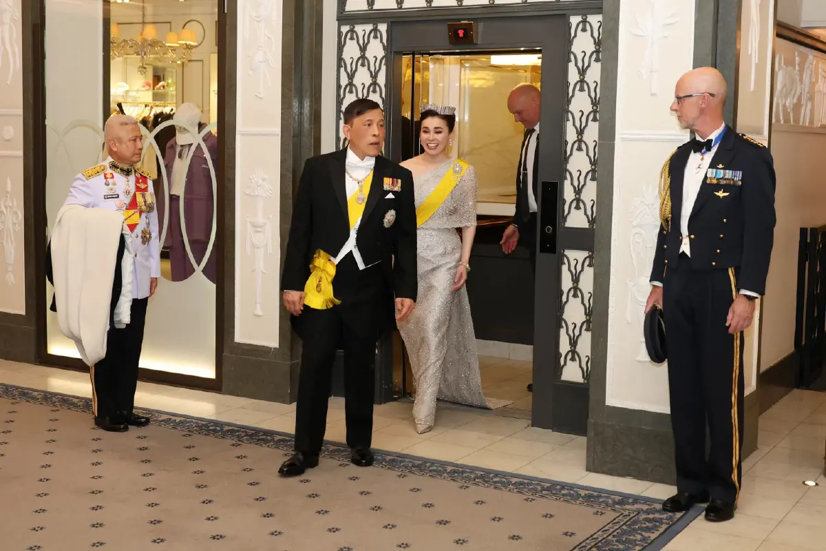 พระเจ้าอยู่หัว-พระราชินี ทรงร่วมงานถวายพระกระยาหารค่ำ ในพระราชพิธี 80 พรรษา พระราชาธิบดีคาร์ลที่ 16 กุสตาฟแห่งสวีเดน