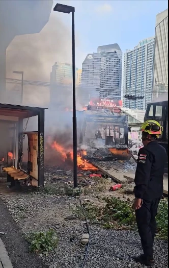 ด่วน! เกิดอุบัติเหตุ รถไฟชนรถเมล์ ไฟลุกท่วม เสียชีวิตหลายราย หลีกเลี่ยงเส้นทาง