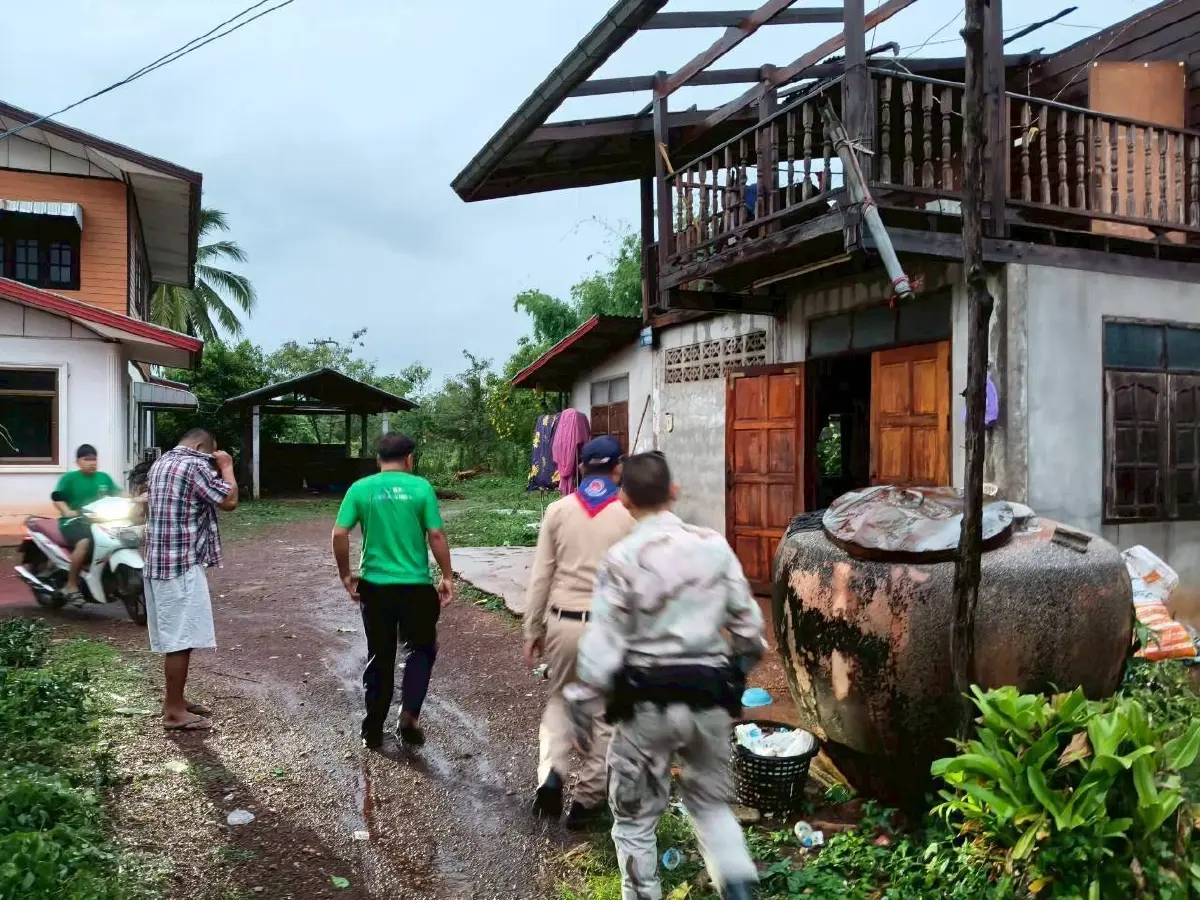 พายุฤดูร้อนถล่ม บ้านเรือนเสียหายจำนวนมาก นายอำเภอลงพื้นที่ด่วน