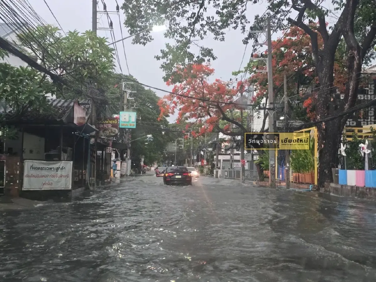 ฝนตกหนักเชียงใหม่ น้ำท่วมถนนศิริมังคลาจารย์ เตือนเหนือมีฝน 70%
