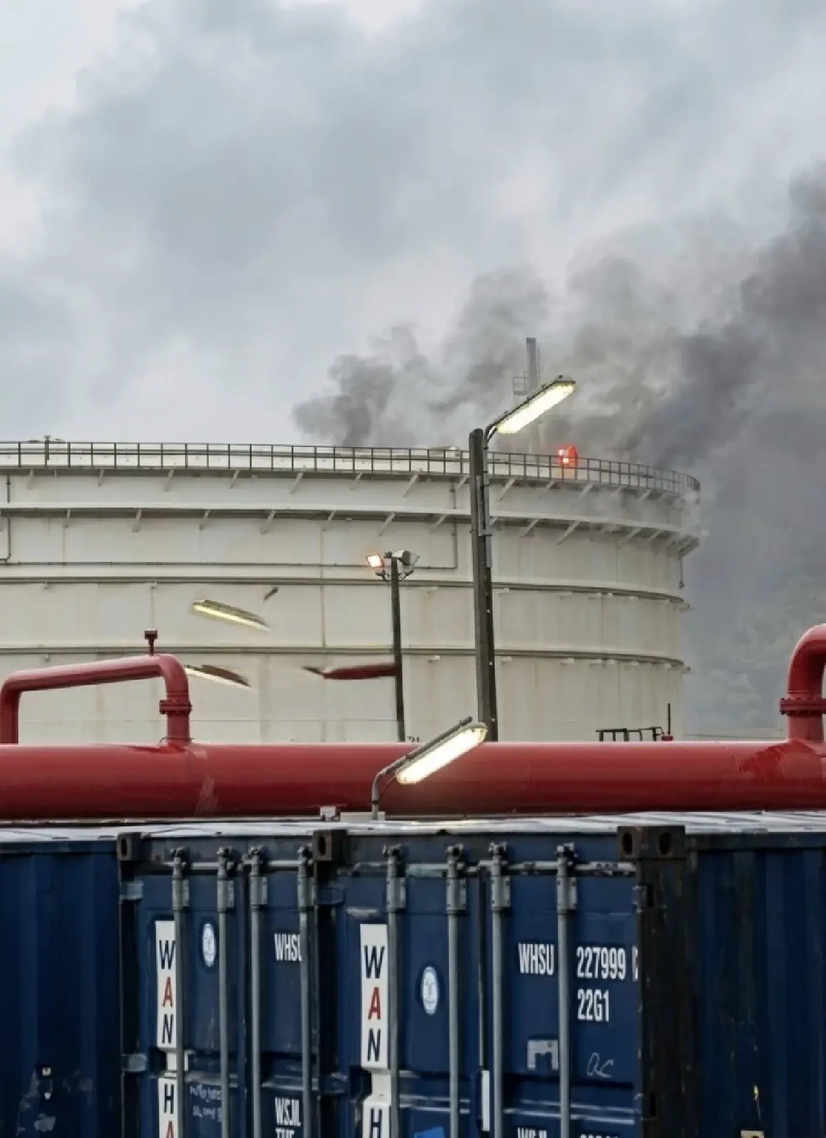 ฟ้าผ่าโรงกลั่นน้ำมันชลบุรี ไฟไหม้ถัง Crude Oil คุมสถานการณ์ได้แล้ว