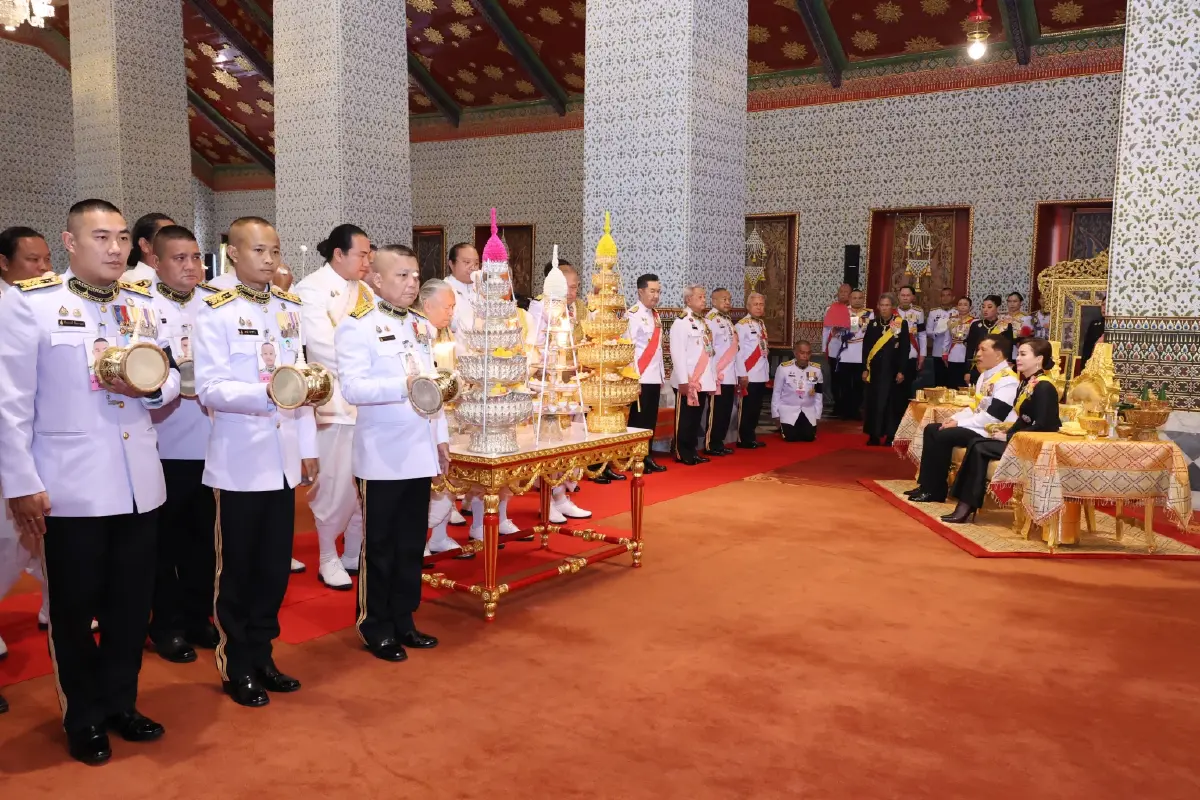 ในหลวง-พระราชินี เสด็จฯ ไปในการพระราชพิธีฉัตรมงคล พุทธศักราช 2569