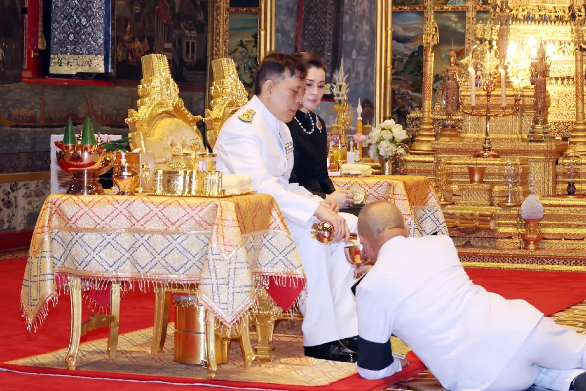 ในหลวง-พระราชินี ทรงบำเพ็ญพระราชกุศลวิสาขบูชา พุทธศักราช 2569