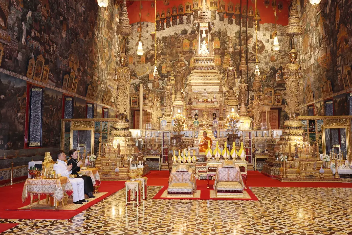 ในหลวง-พระราชินี ทรงบำเพ็ญพระราชกุศลวิสาขบูชา พุทธศักราช 2569