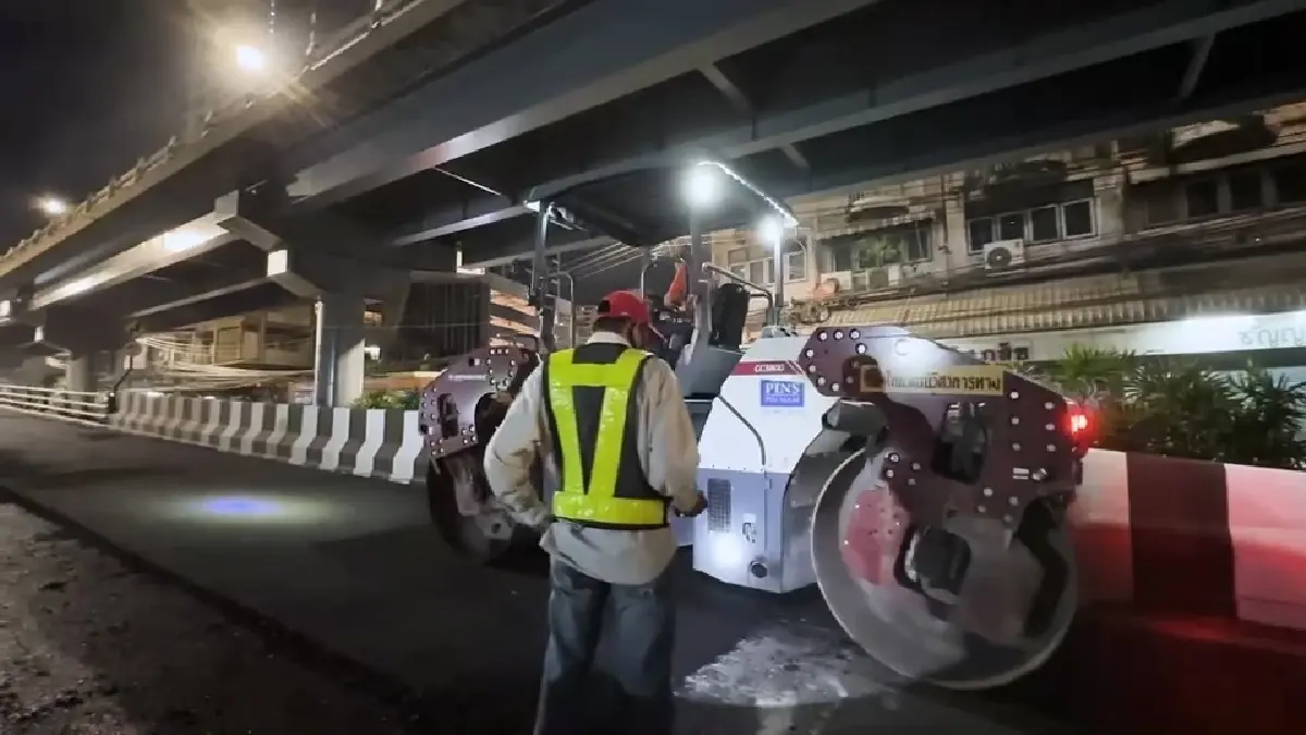 ครั้งแรกในไทย! กทม.ใช้ระบบ 3D ปูถนนสะพานข้ามแยก แก้ปัญหาน้ำขัง