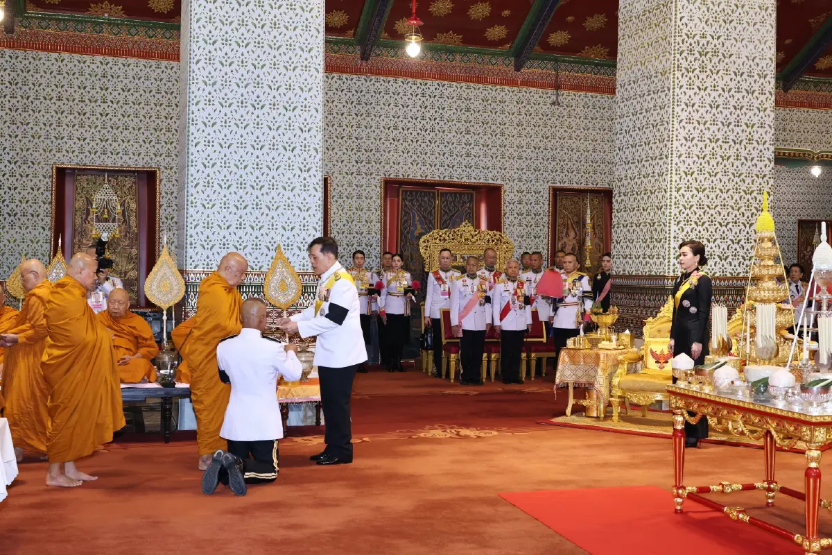 ในหลวง-พระราชินี เสด็จฯ ไปในการพระราชพิธีฉัตรมงคล พุทธศักราช 2569