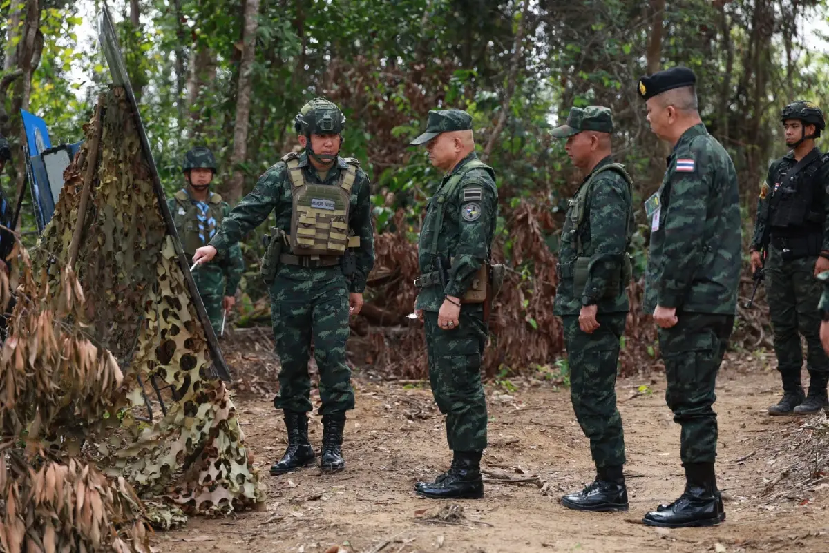 ย้ำความพร้อม! แม่ทัพภาคที่ 2 ตรวจแนวชายแดน ดูแลกำลังพลถึงแนวหน้า