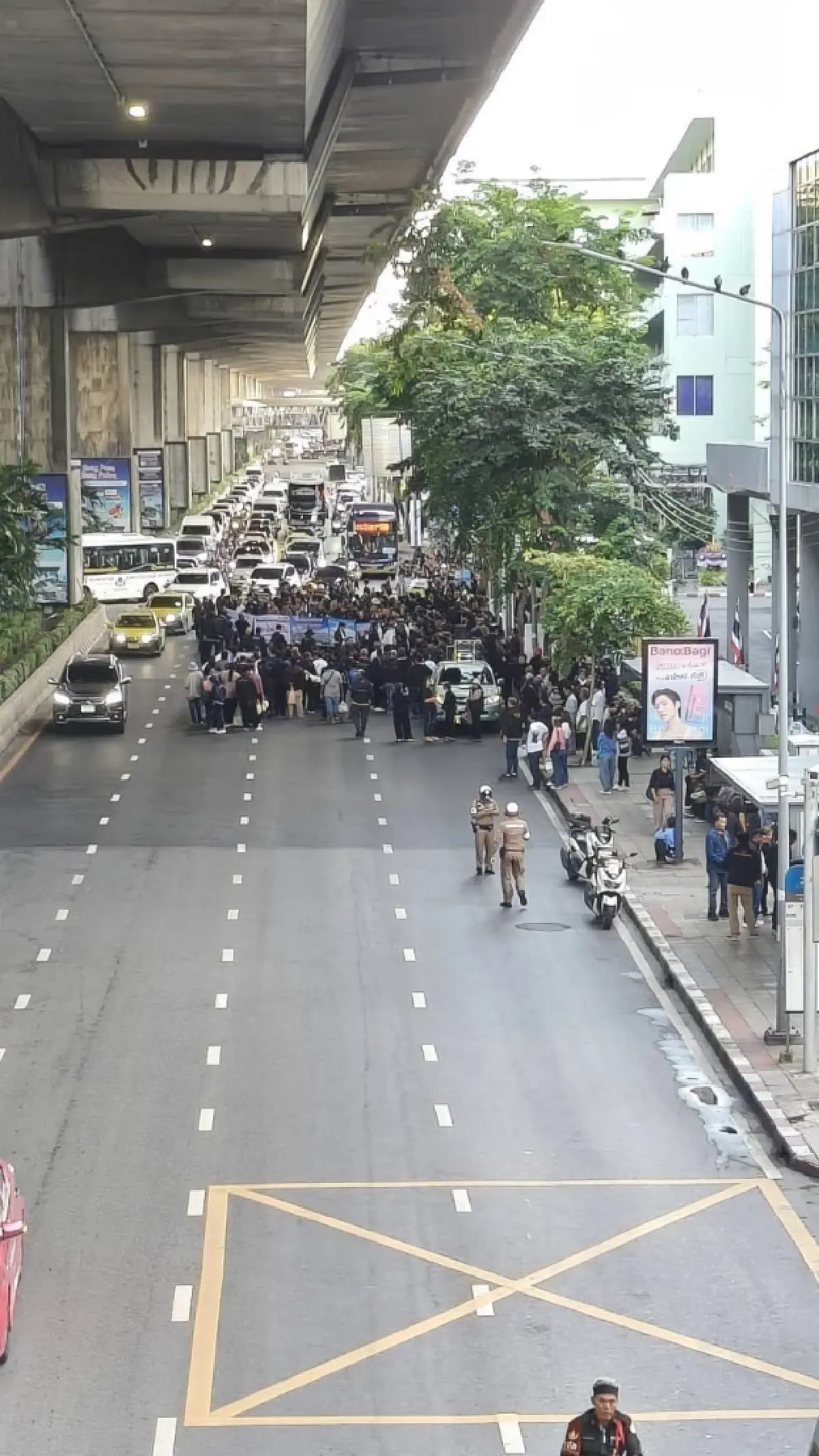'วราวุธ' รับลูกนายกฯ เคลียร์ม็อบอ้อย ดันปรับเกณฑ์เงินช่วย 120 บาท/ไร่
