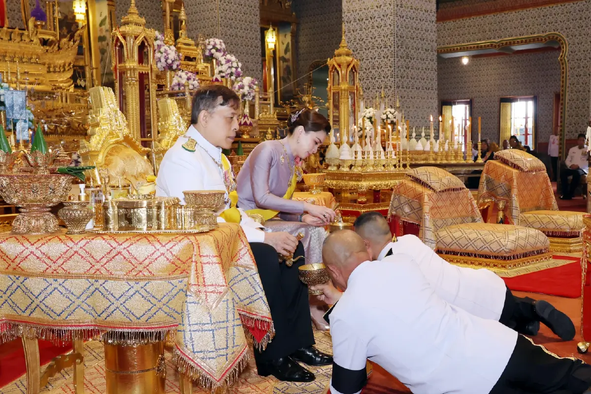 ในหลวง-พระราชินี เสด็จฯ ไปในการพระราชพิธีมหามงคลเฉลิมพระชนมพรรษา 4 รอบ