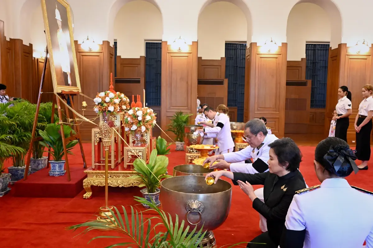 มูลนิธิสิริวัฒนภักดี และไทยเบฟ เข้าถวายน้ำสรงพระศพ 'เจ้าฟ้าพัชรกิติยาภาฯ'