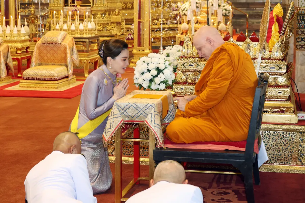 ในหลวง-พระราชินี เสด็จฯ ไปในการพระราชพิธีมหามงคลเฉลิมพระชนมพรรษา 4 รอบ