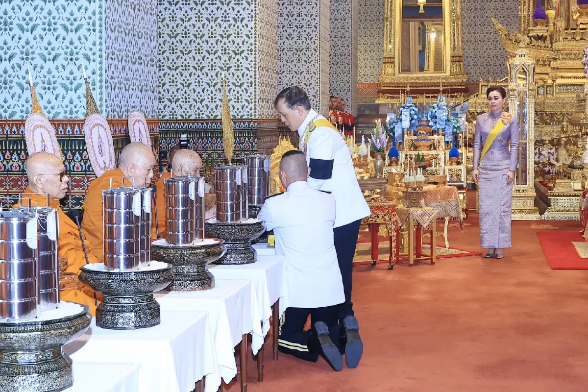 ในหลวง-พระราชินี เสด็จฯ ไปในการพระราชพิธีมหามงคลเฉลิมพระชนมพรรษา 4 รอบ