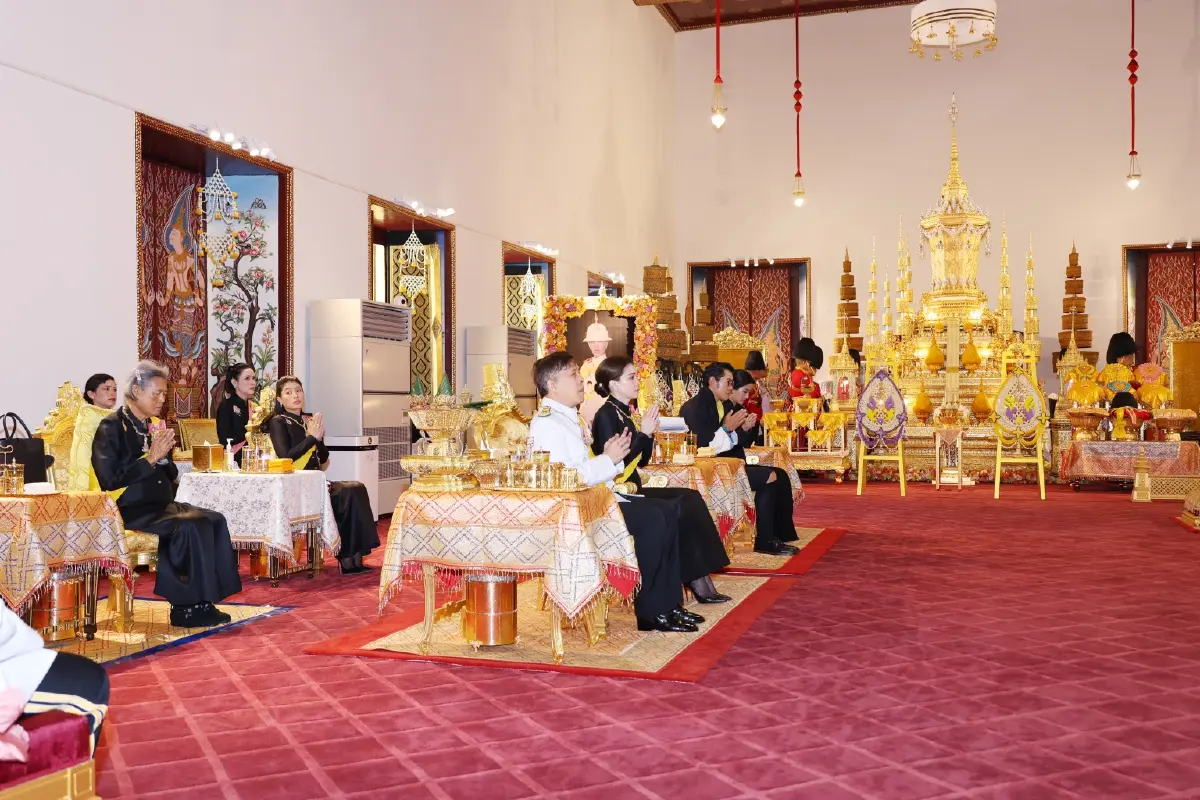 ในหลวง-พระราชินี เสด็จฯ ทรงบำเพ็ญพระราชกุศลสัตตมวาร พระราชทานพระศพ “เจ้าฟ้าพัชรกิติยาภาฯ”