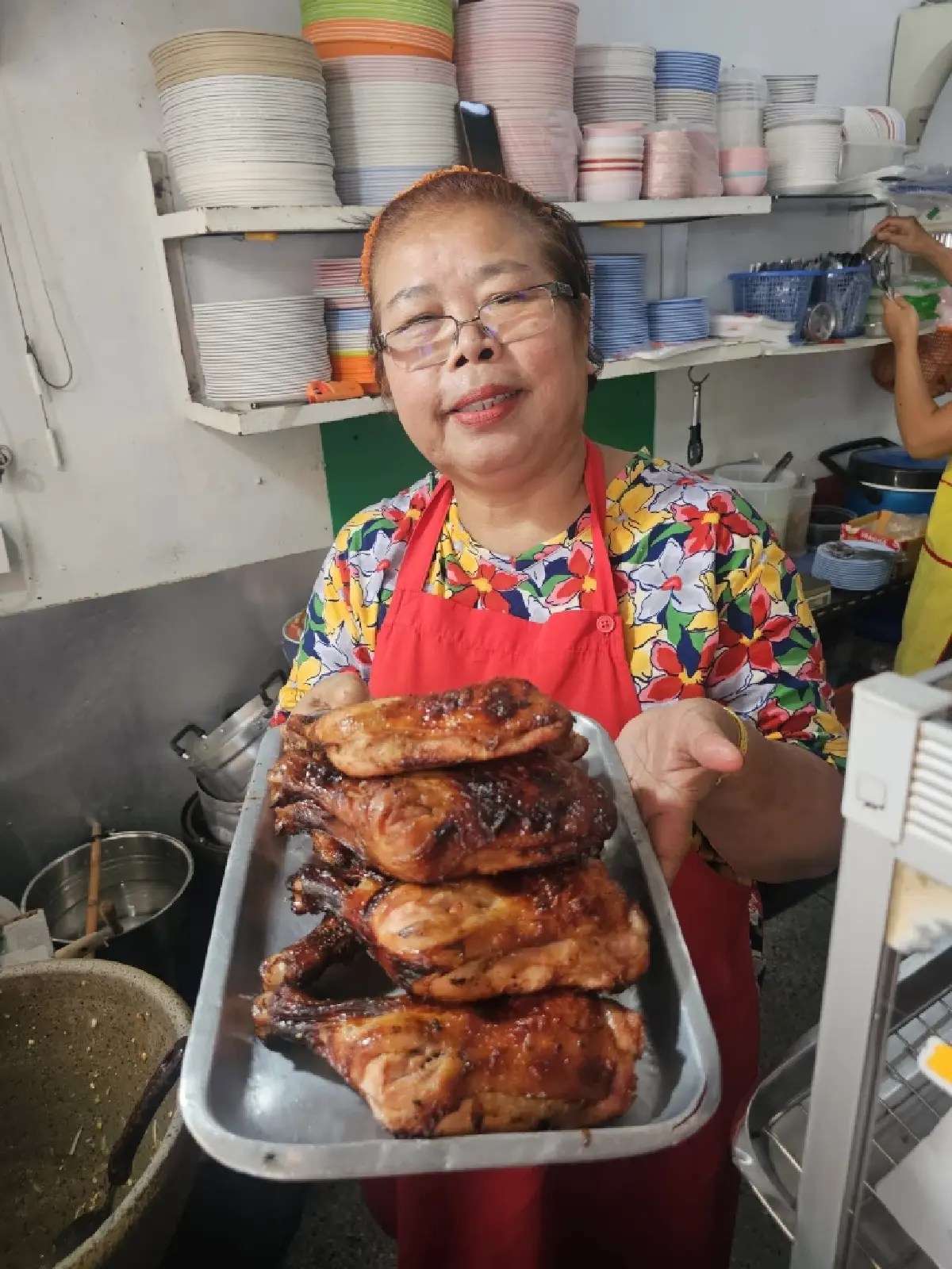 'เจ๊แดง สามย่าน' ตำนานร้านส้มตำมิชลินสตรีทฟู้ด  'คอหมูย่าง' นุ่มๆ