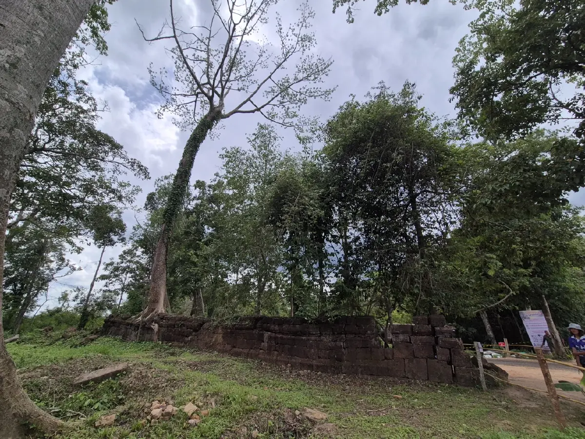 สำรวจ 'ปราสาทคนา' บันไดไม้สิ้นสภาพ พบร่องรอยกัมพูชาสลัก “กัมปูเจีย ทะเมย”