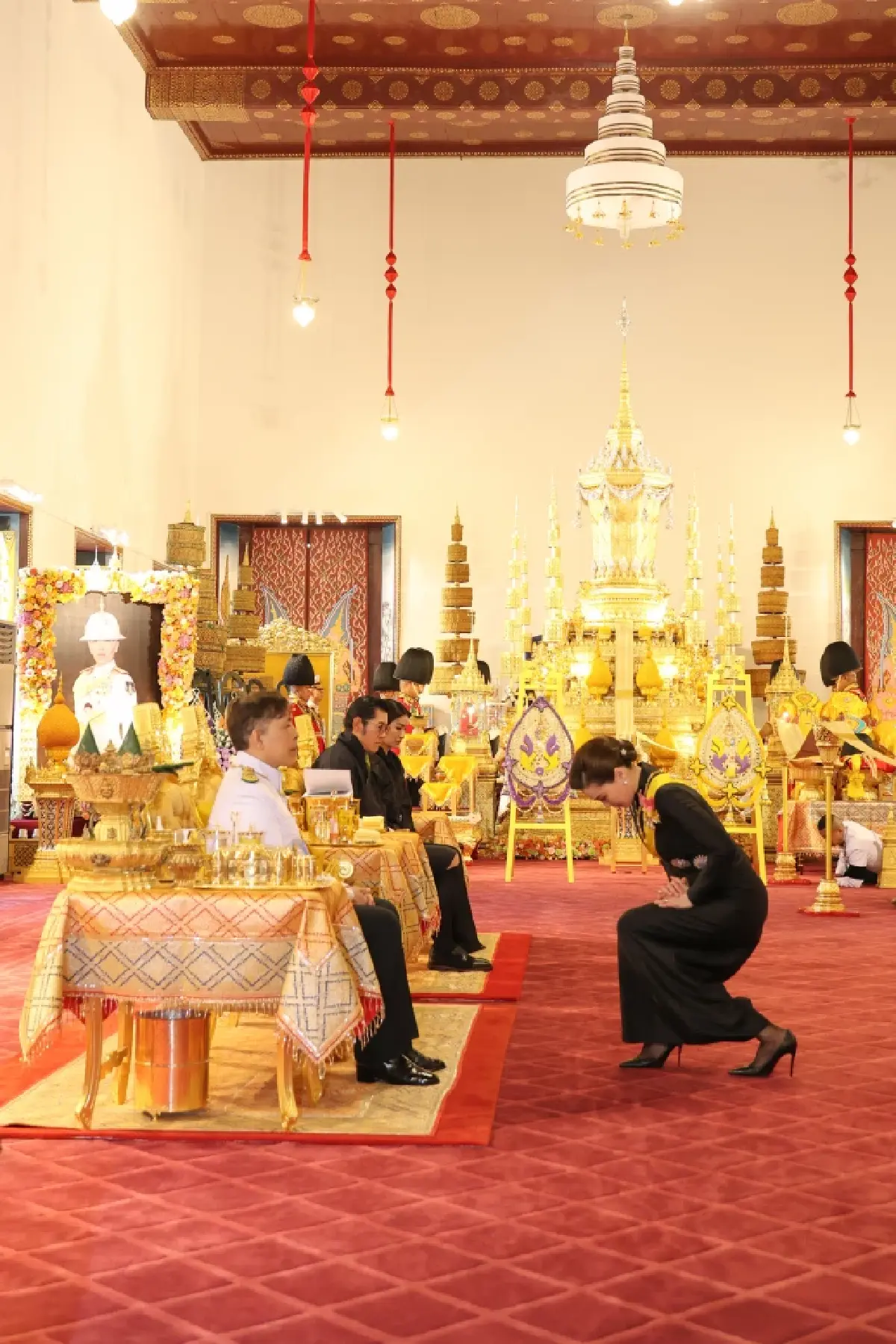 ในหลวง-พระราชินี เสด็จฯ ทรงบำเพ็ญพระราชกุศลสัตตมวาร พระราชทานพระศพ “เจ้าฟ้าพัชรกิติยาภาฯ”