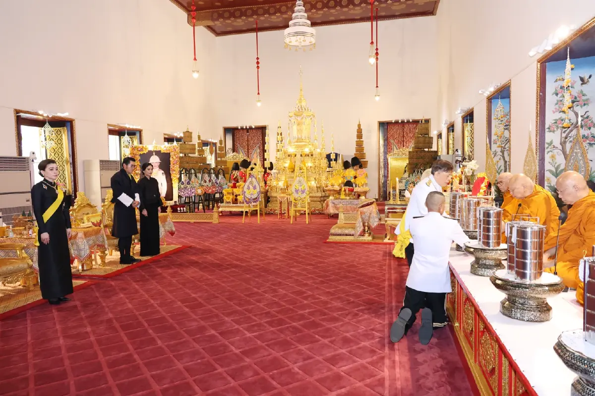 ในหลวง-พระราชินี เสด็จฯ ทรงบำเพ็ญพระราชกุศลสัตตมวาร พระราชทานพระศพ “เจ้าฟ้าพัชรกิติยาภาฯ”