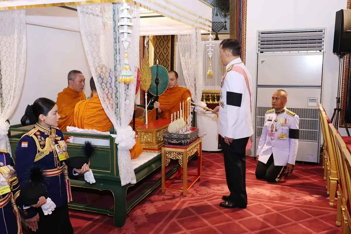 ในหลวง-พระราชินี เสด็จฯ ไปในการพระราชพิธีทรงบำเพ็ญพระราชกุศลปัณรสมวาร (15 วัน)