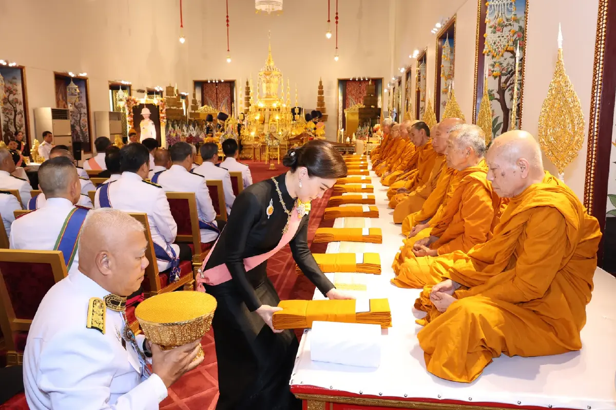 ในหลวง-พระราชินี เสด็จฯ ในการพระราชพิธีทรงบำเพ็ญพระราชกุศลปัณรสมวาร 15 วัน