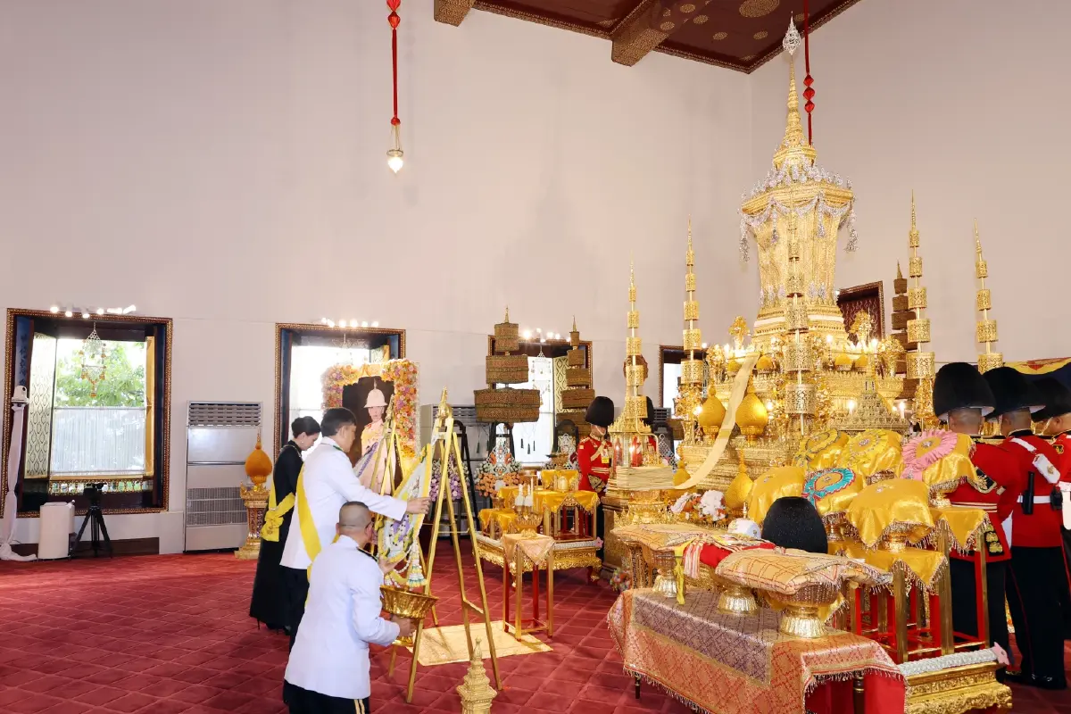 ในหลวง-พระราชินี เสด็จฯ ทรงบำเพ็ญพระราชกุศลสัตตมวาร (7 วัน) พระราชทานพระศพฯ