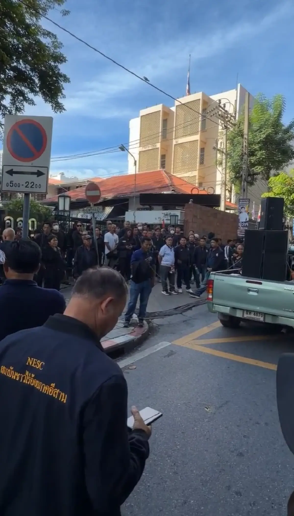 ด่วน ชุมนุมใหญ่ 2,500 คน ปิดถนนหน้ากระทรวงอุตฯ ขอเงินช่วยเหลือไร่อ้อย