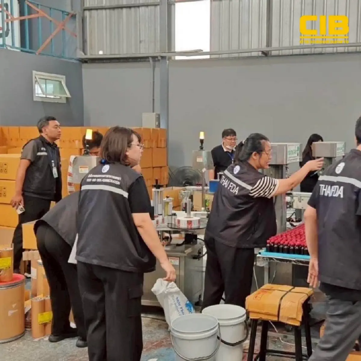 ยึดของกลาง 1 แสนขวด มูลค่า 30 ล้าน ทลายโรงงานลักลอบผลิตยาแก้ไอปลอม