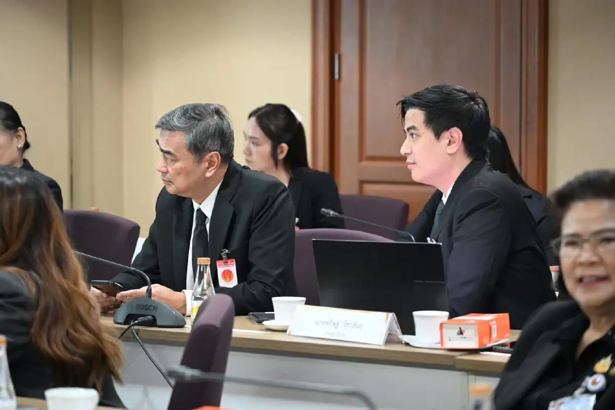 '2กมธ.รัฐสภา' หารือ ศาลรธน. 'นรเศรษฐ์' บอกให้มีคูหา เลือก สสร. ได้