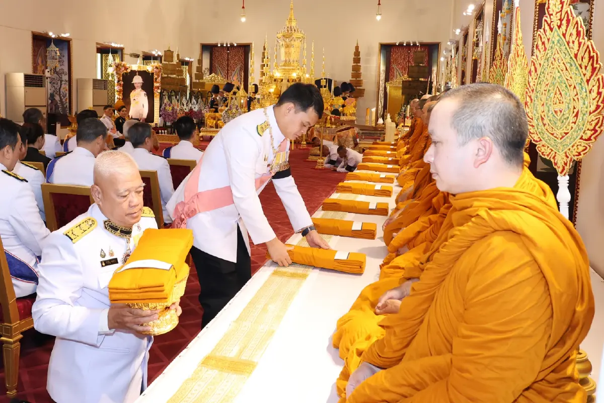 ในหลวง-พระราชินี เสด็จฯ ในการพระราชพิธีทรงบำเพ็ญพระราชกุศลปัณรสมวาร 15 วัน