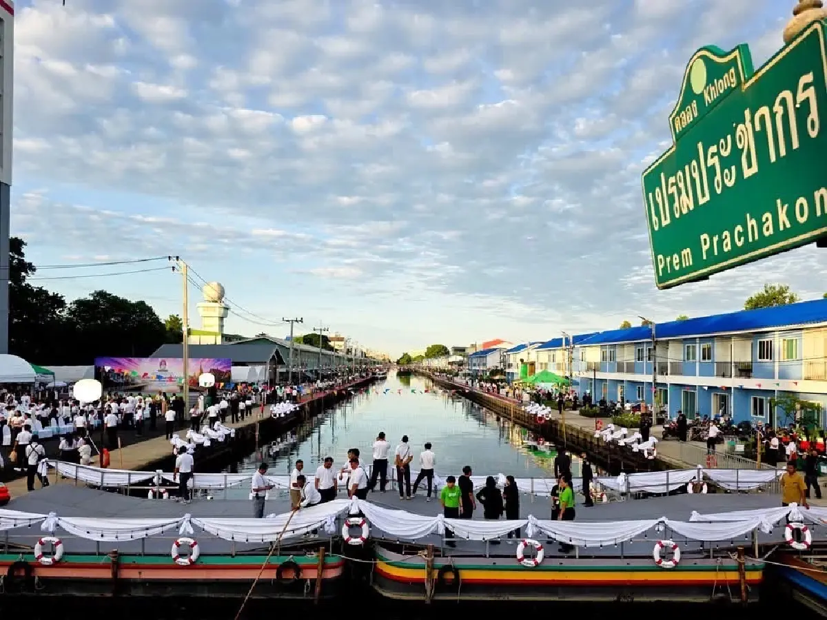 ที่ปรึกษานายกฯเป็นประธานตักบาตรทางน้ำ เฉลิมพระเกียรติราชินี
