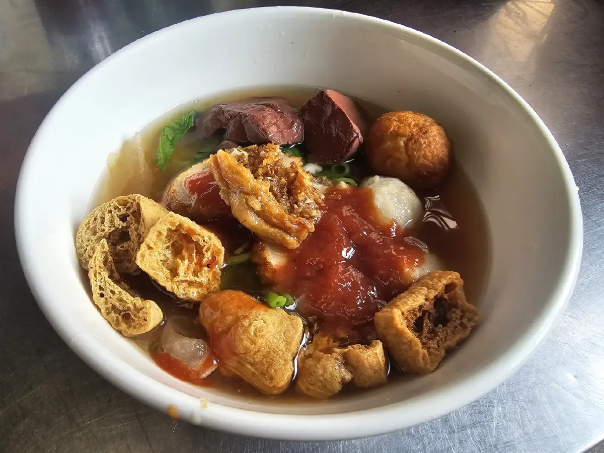 'โกวใหญ่' ก๋วยเตี๋ยวหมูต้มยำ เย็นตาโฟรสเด็ด แห่ง ลาดพร้าว-วังหิน