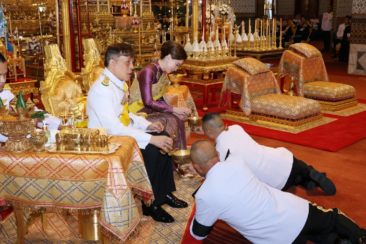 ในหลวง-พระราชินี เสด็จฯ ไปในการพระราชพิธีมหามงคลเฉลิมพระชนมพรรษา 4 รอบ
